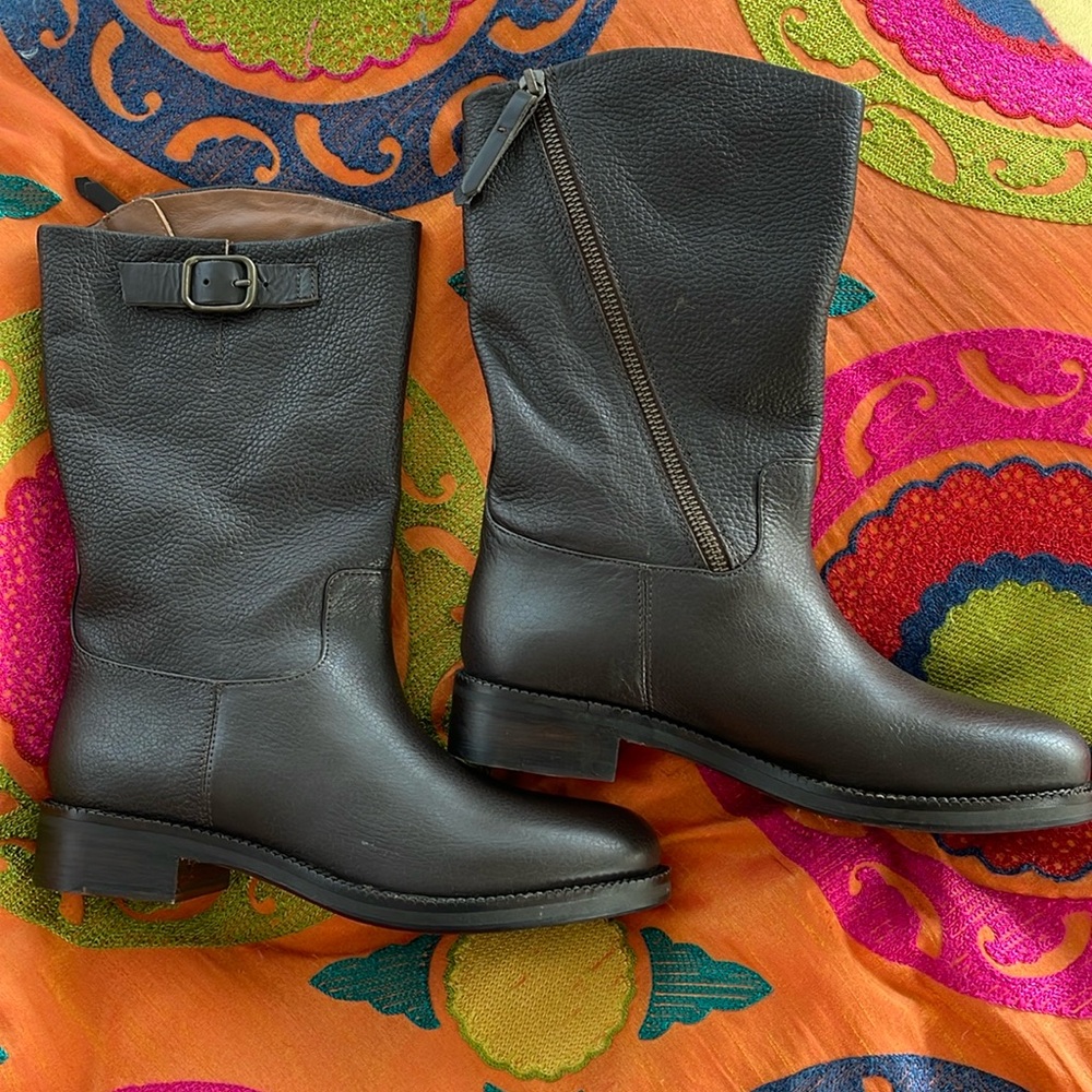 Brand new Massimo Dutti boots in dark brown color